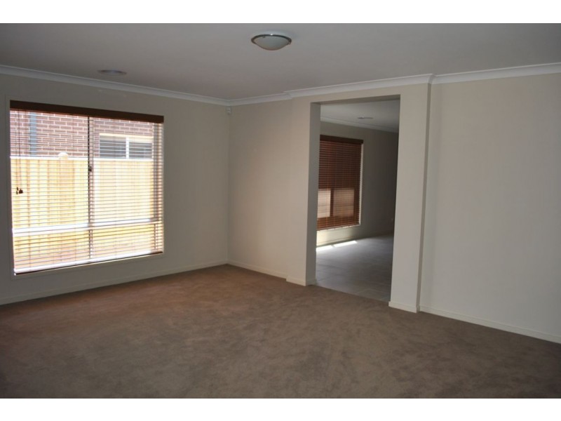 31 Waves Drive, Point Cook VIC 3030