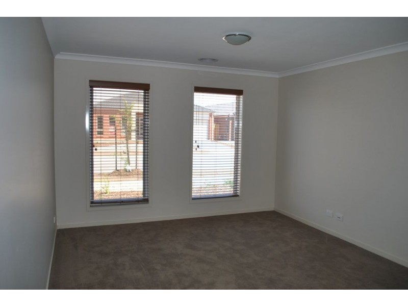 31 Waves Drive, Point Cook VIC 3030