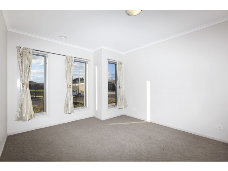 40 Regal Road, Point Cook VIC 3030