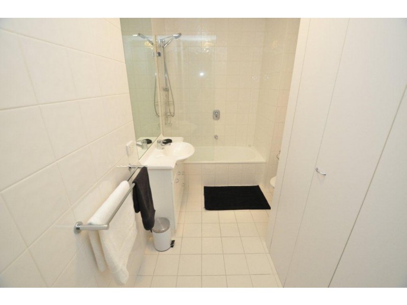 REF 20703/99 Whiteman Street, Southbank VIC 3006