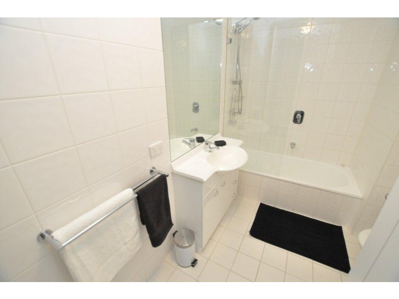 REF 20703/99 Whiteman Street, Southbank VIC 3006