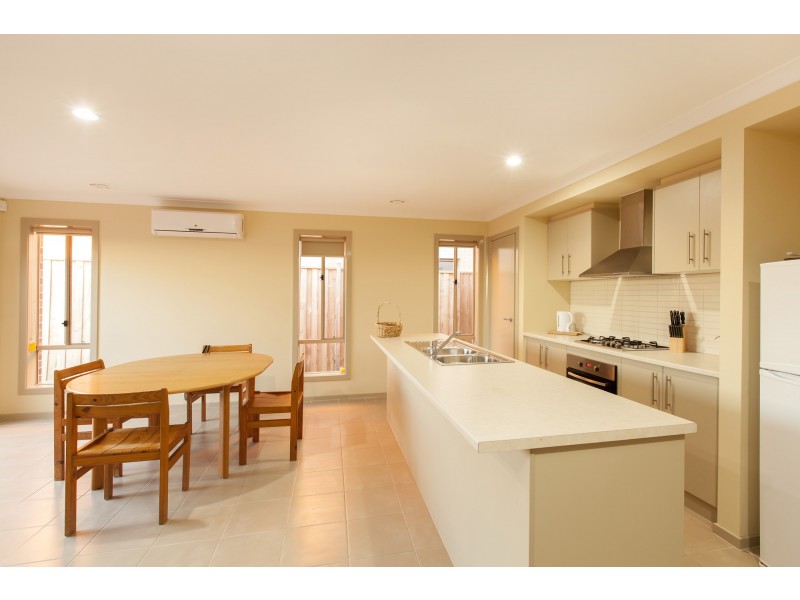 15 Manna Way, Point Cook VIC 3030