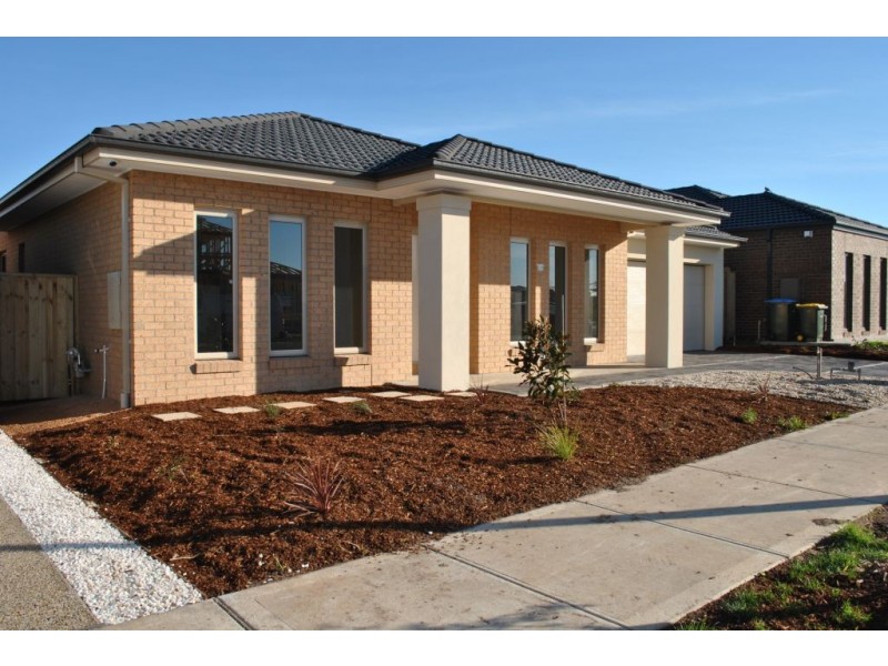 12 Heatherbell Avenue, Point Cook VIC 3030