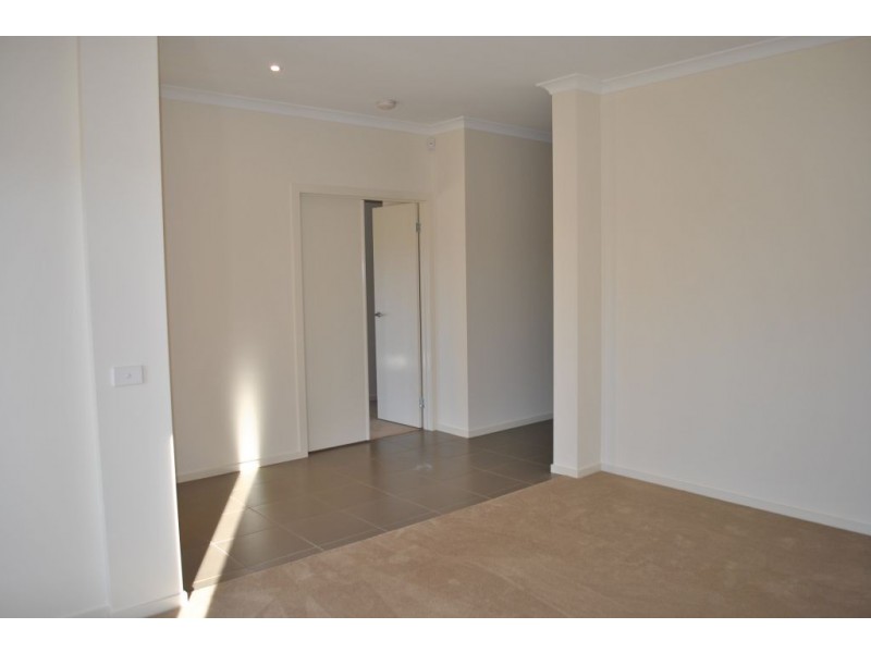 12 Heatherbell Avenue, Point Cook VIC 3030