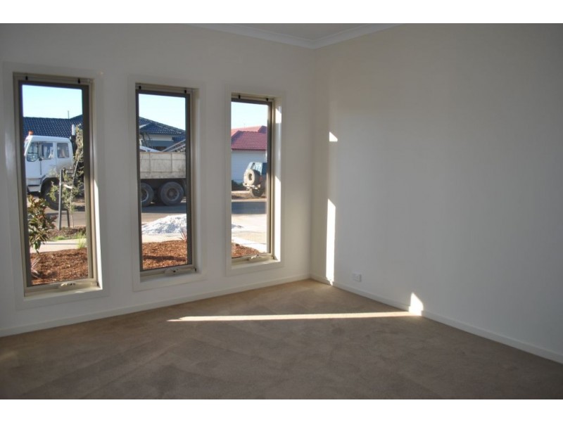 12 Heatherbell Avenue, Point Cook VIC 3030