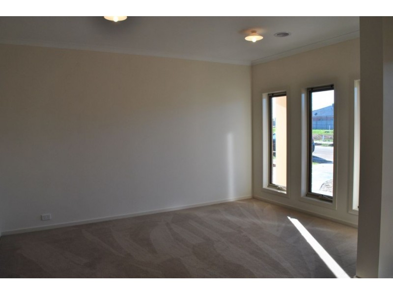 12 Heatherbell Avenue, Point Cook VIC 3030