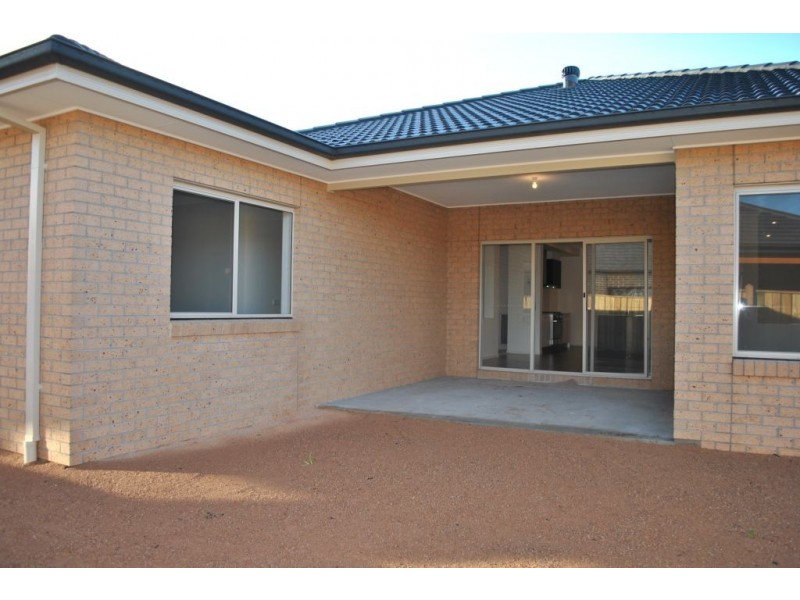 12 Heatherbell Avenue, Point Cook VIC 3030