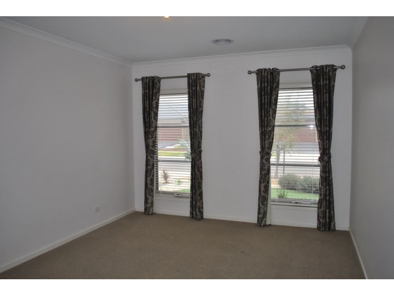 38 Shiraz Crescent, Point Cook VIC 3030