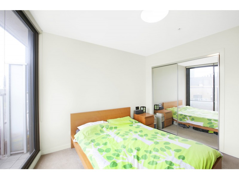 915/100 Harbour Esplanade, Docklands VIC 3008