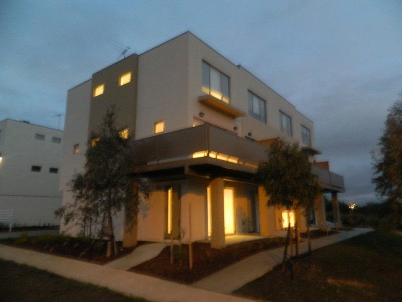 8/01 Clearwater Drive, Truganina VIC 3029