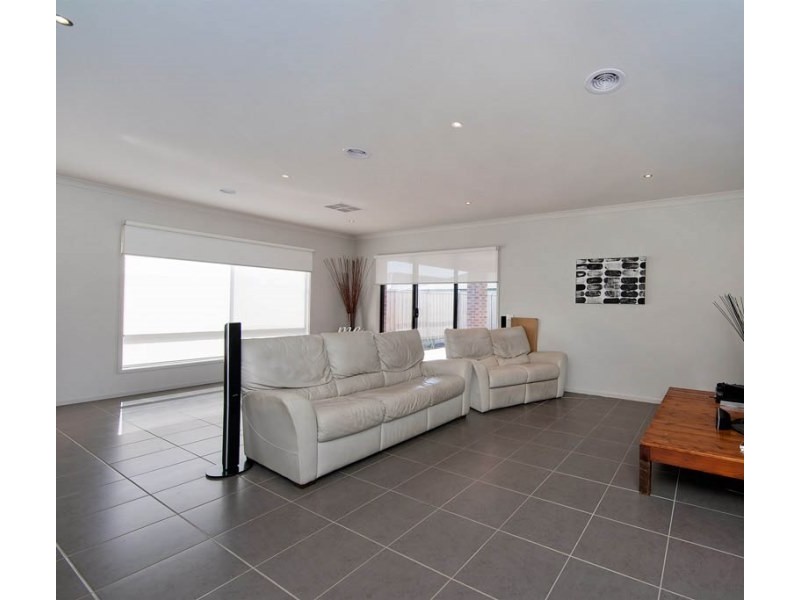 19 Hilderbrand Avenue, Williams Landing VIC 3027