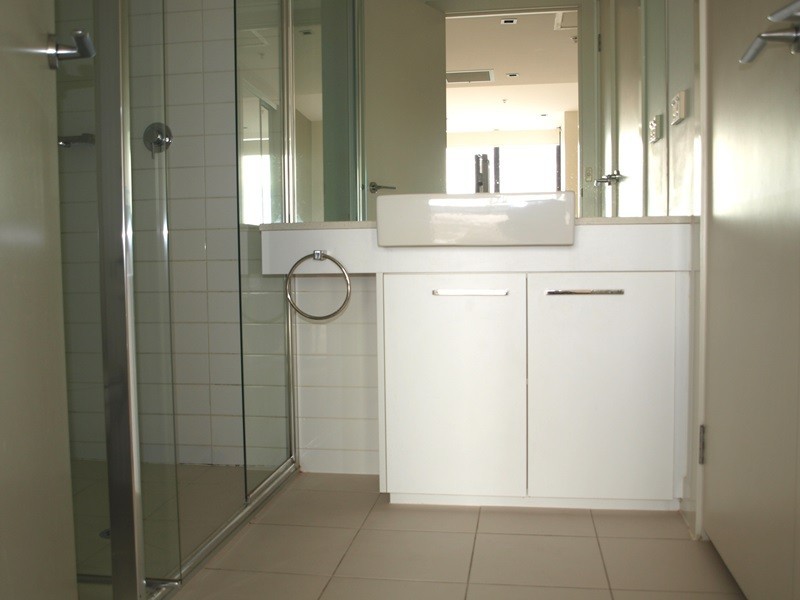 2810B/100 Harbour Esplanade, Docklands VIC 3008