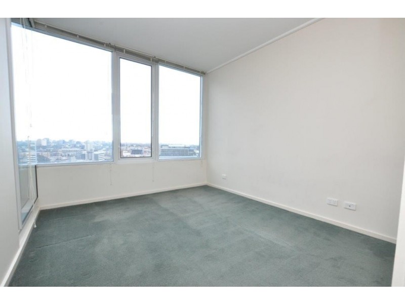 REF 20763/83 Whiteman Street, Southbank VIC 3006