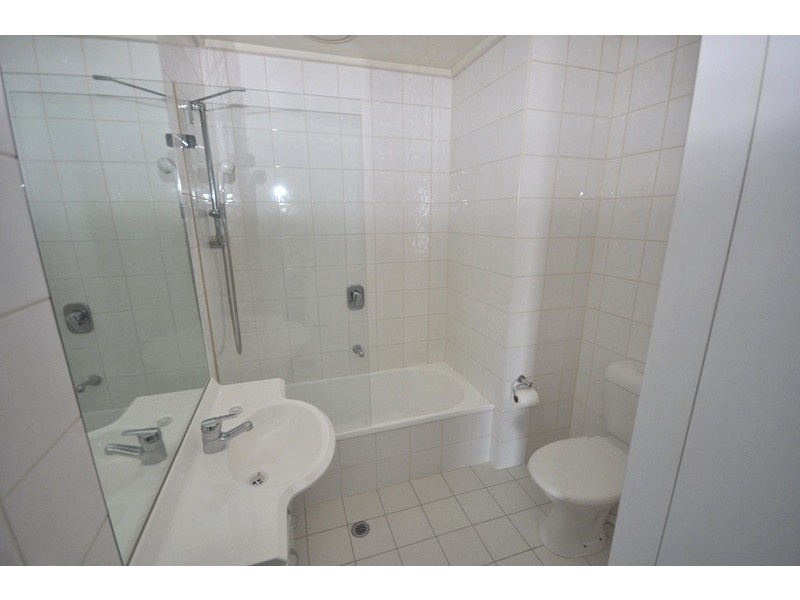 REF 20771/99 Whiteman Street, Southbank VIC 3006