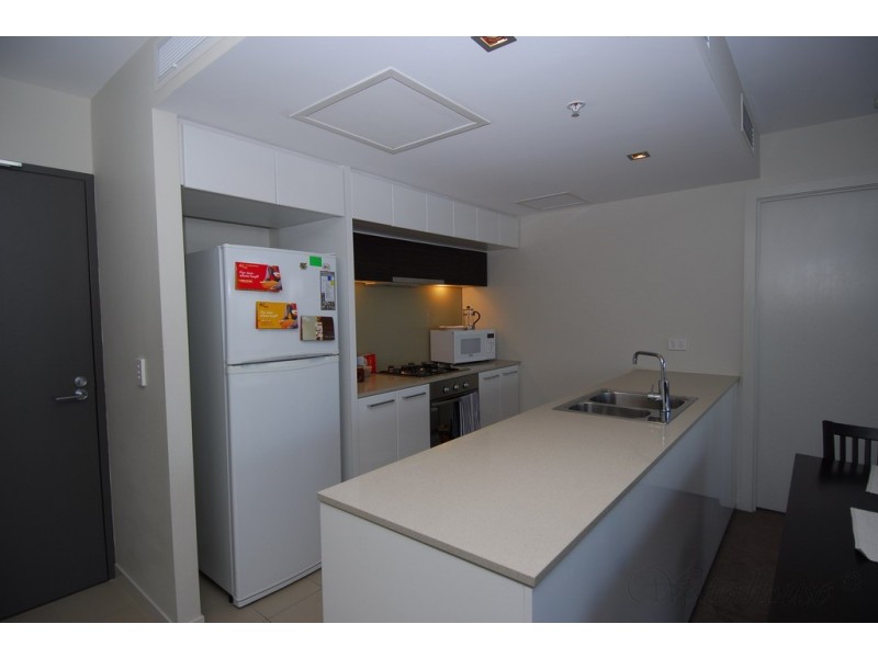 3302/100 Harbour Esplanade, Docklands VIC 3008