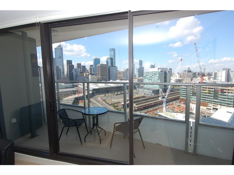 2212A/100 Harbour Esplanade, Docklands VIC 3008