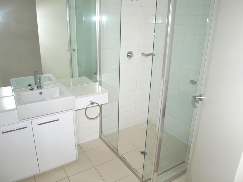 3310B/100 Harbour Esplanade, Docklands VIC 3008