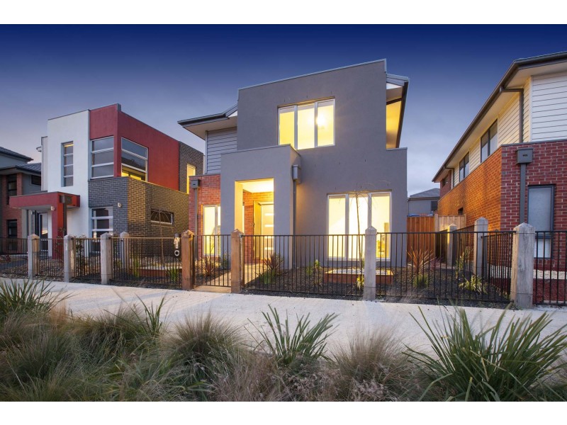 6 Royal Circuit, Point Cook VIC 3030