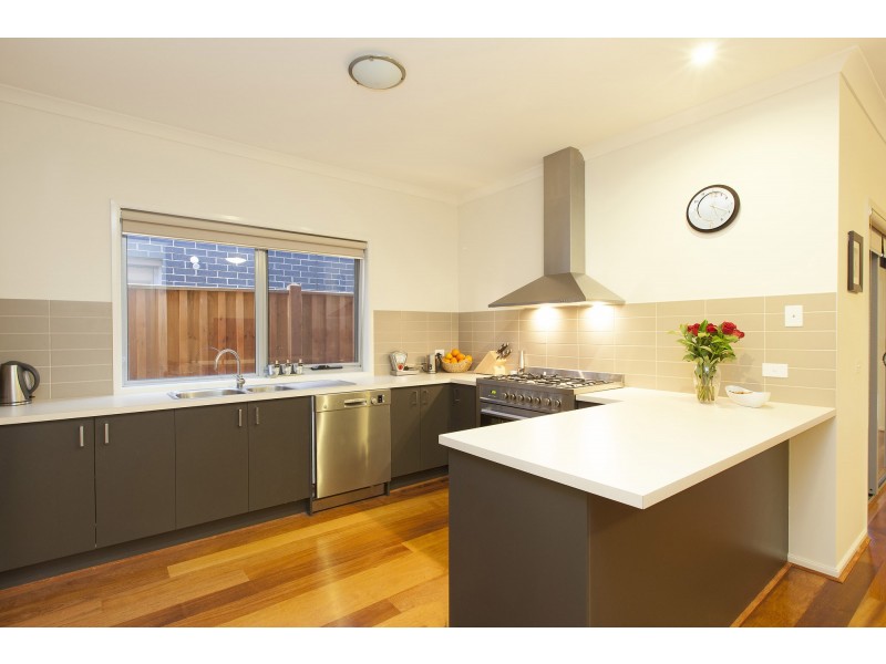 6 Royal Circuit, Point Cook VIC 3030