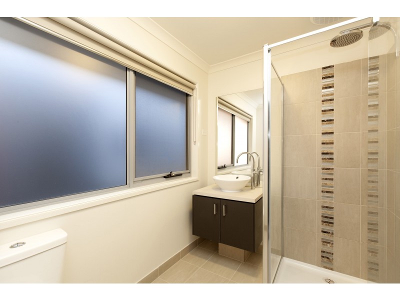 6 Royal Circuit, Point Cook VIC 3030