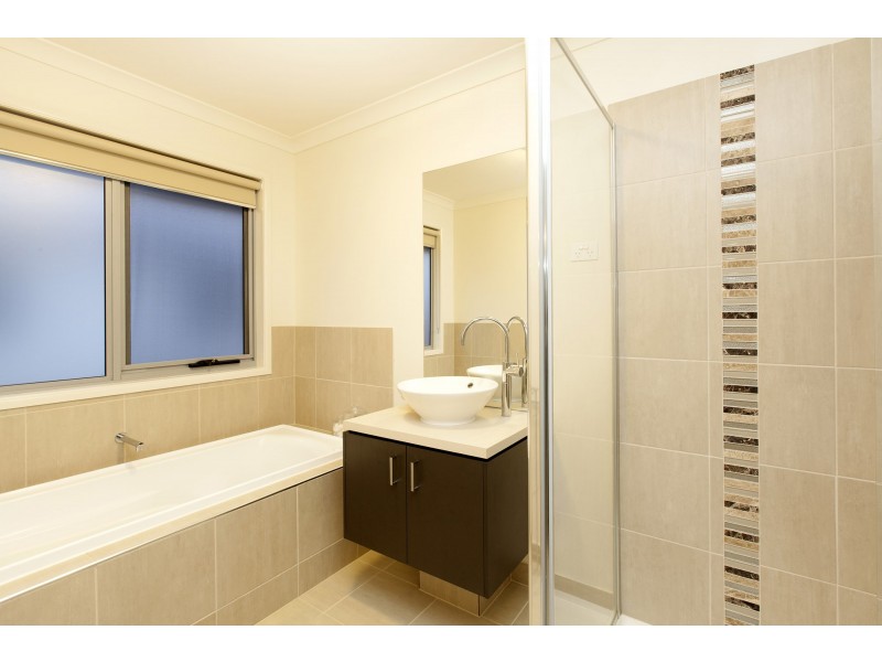 6 Royal Circuit, Point Cook VIC 3030