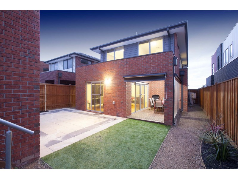 6 Royal Circuit, Point Cook VIC 3030