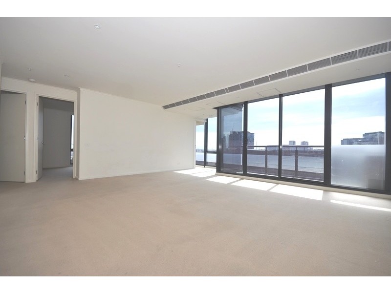 REF 20807/63 Whiteman Street, Southbank VIC 3006