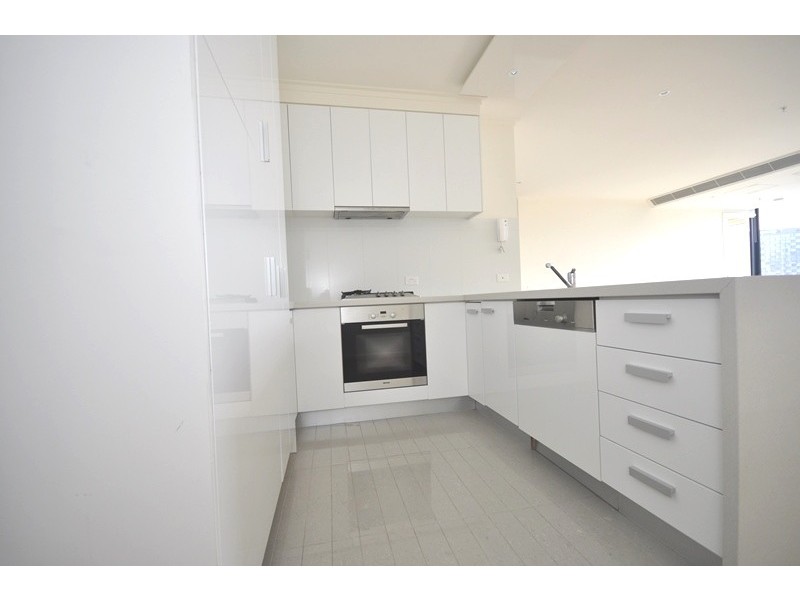 REF 20807/63 Whiteman Street, Southbank VIC 3006