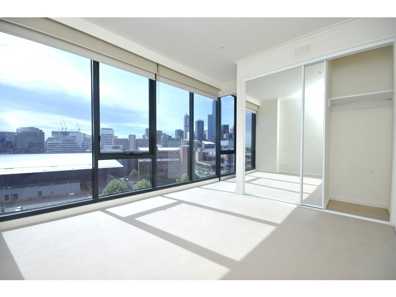 REF 20807/63 Whiteman Street, Southbank VIC 3006