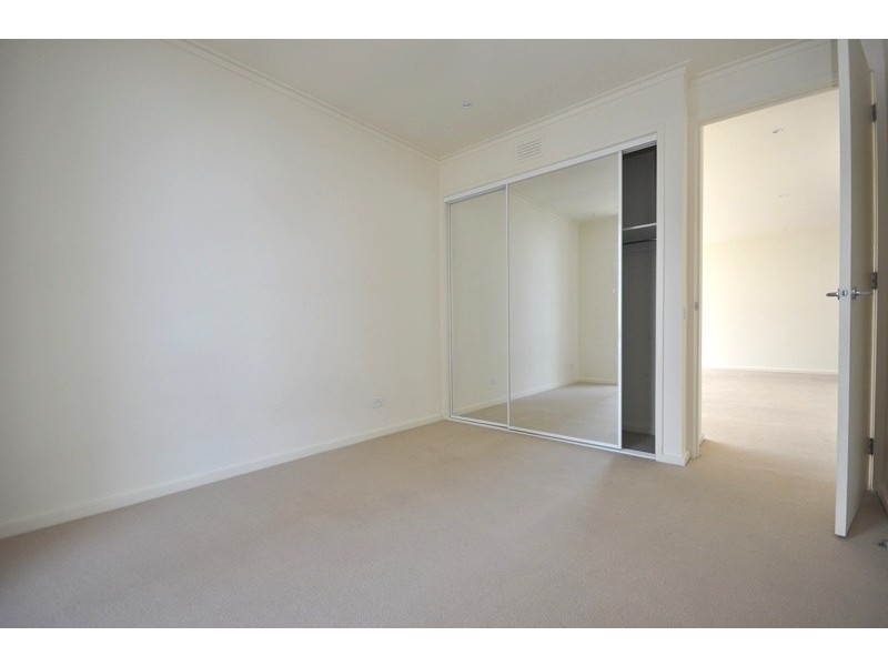 REF 20807/63 Whiteman Street, Southbank VIC 3006