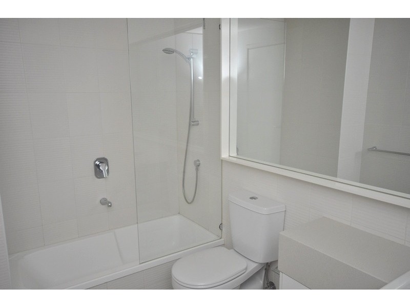 REF 20807/63 Whiteman Street, Southbank VIC 3006