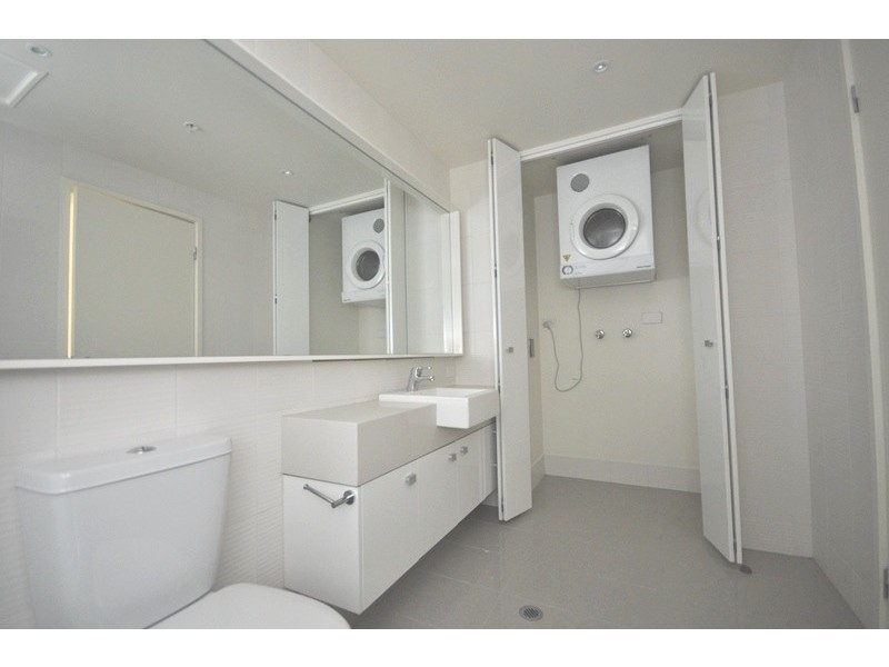 REF 20807/63 Whiteman Street, Southbank VIC 3006