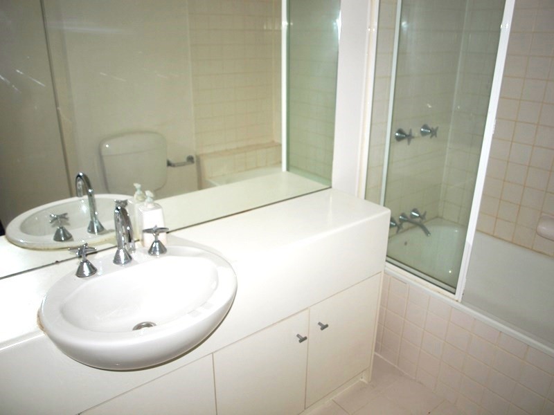 6/18 Dicks Place, West Melbourne VIC 3003