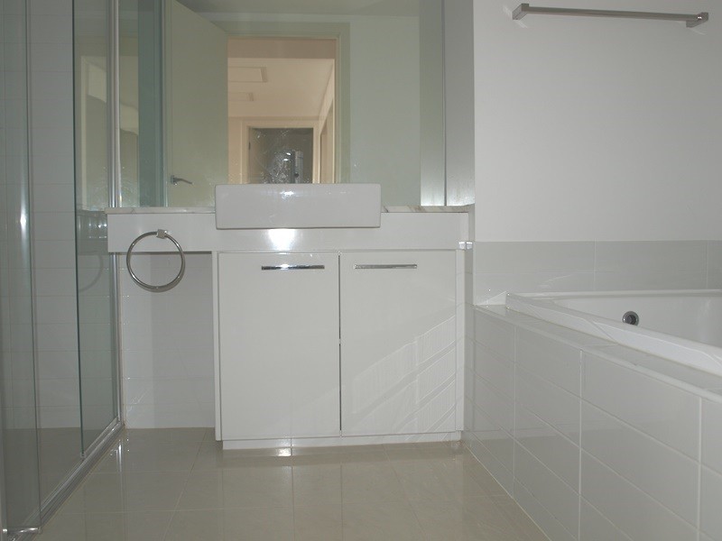 2303/100 Harbour Esplanade, Docklands VIC 3008