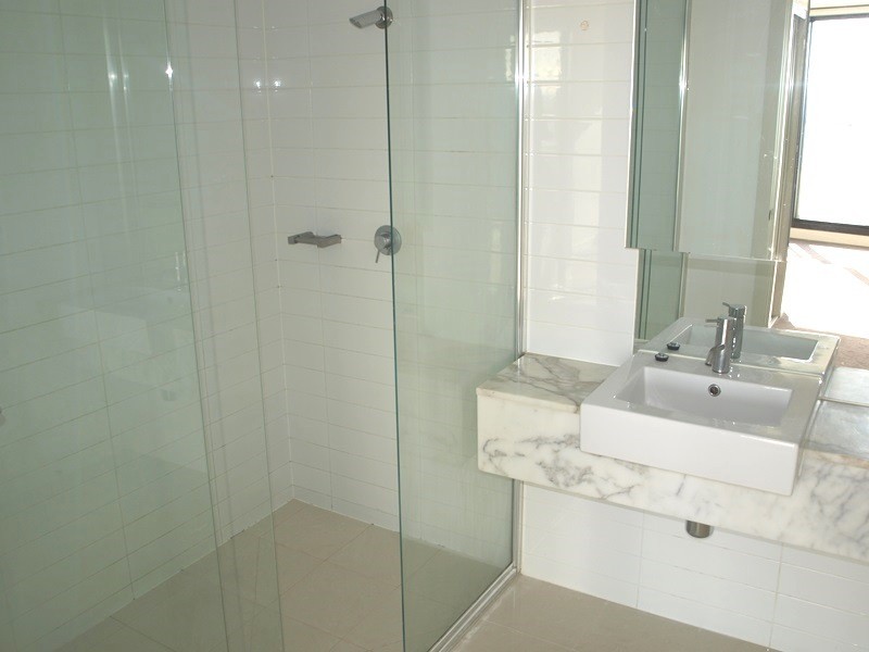 2303/100 Harbour Esplanade, Docklands VIC 3008