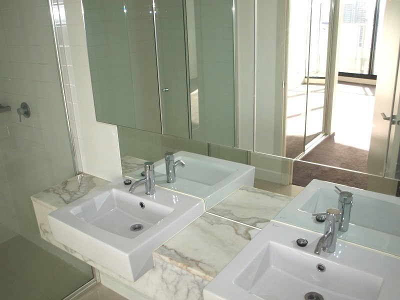 2303/100 Harbour Esplanade, Docklands VIC 3008