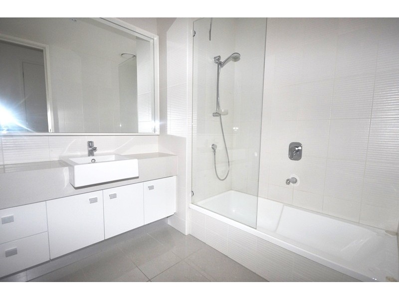 REF 20854/63 Whiteman Street, Southbank VIC 3006