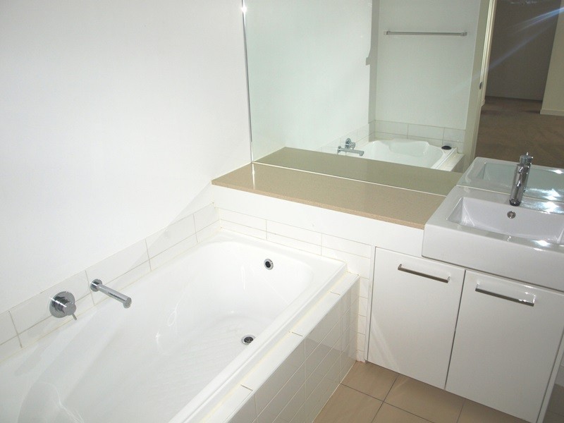 3407/100 Harbour Esplanade, Docklands VIC 3008