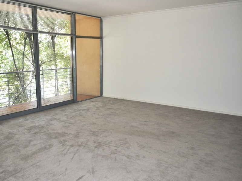 REF 20874/92 Wells Street, Southbank VIC 3006