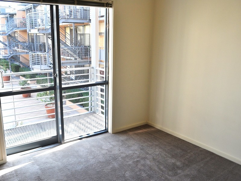 REF 20874/92 Wells Street, Southbank VIC 3006