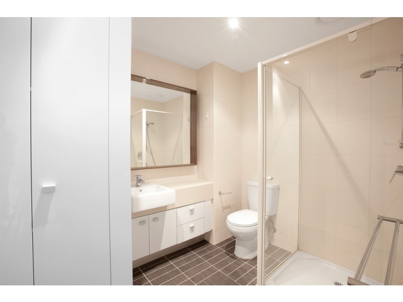 REF 20876/63 Whiteman Street, Southbank VIC 3006