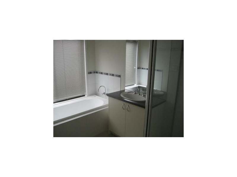 12 Firetail Close, Williams Landing VIC 3027