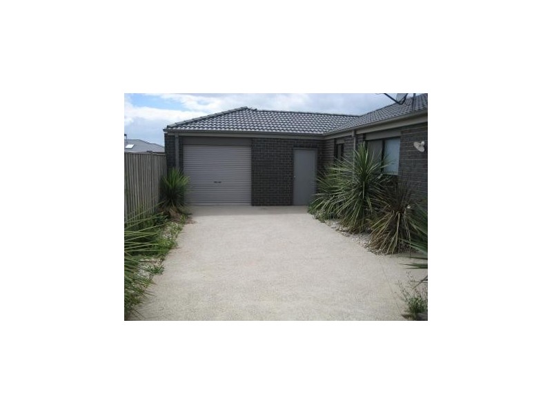 12 Firetail Close, Williams Landing VIC 3027