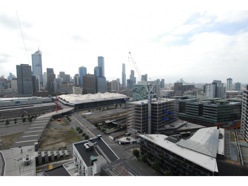 2404/100 Harbour Esplanade, Docklands VIC 3008