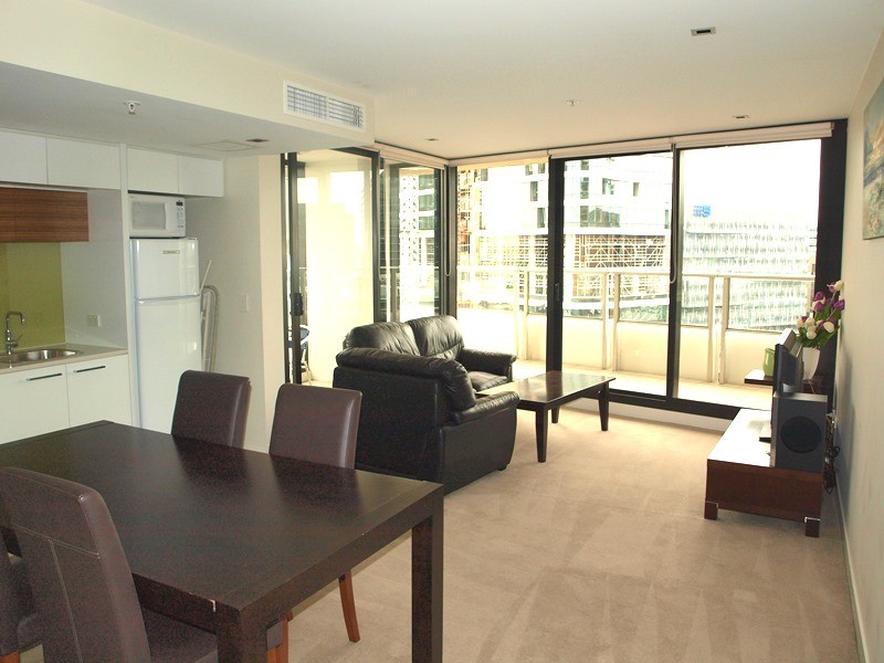 1913/100 Harbour Esplanade, Docklands VIC 3008