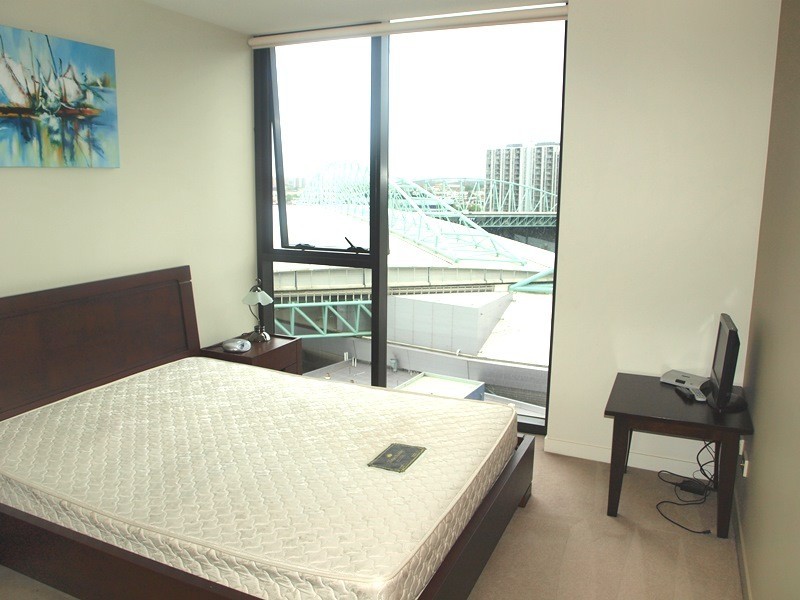 1913/100 Harbour Esplanade, Docklands VIC 3008