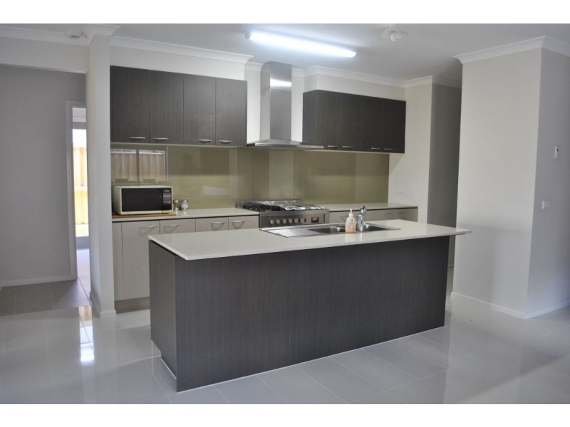 11 Martaban Crescent, Point Cook VIC 3030