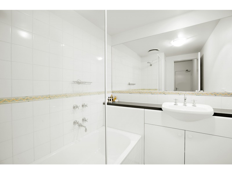 17/1 Riverside Quay, Southbank VIC 3006