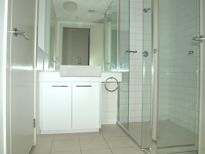 2408B/100 Harbour Esplanade, Docklands VIC 3008