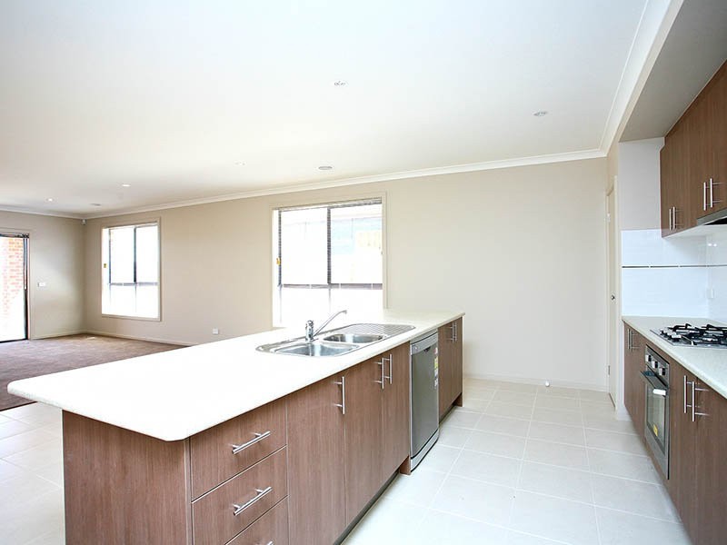 27 Windrest Way, Point Cook VIC 3030